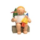 Engel mit Kasper und Schirm, sitzend, blond